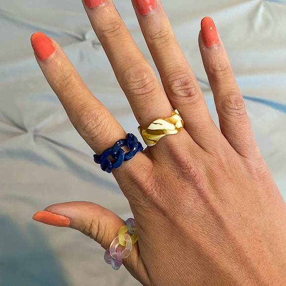 Resin chain and wave rings - Picture 1 of 5